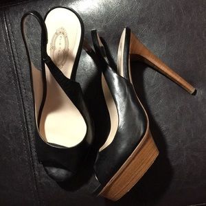 Elie Tahari slung back. Lightly used. Gorgeous.